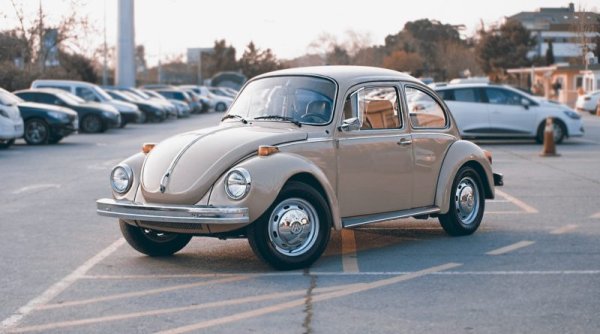 Всички сме били в това положение. Паркингът е претъпкан и някакъв огромен автомобил е заел две места, само защото не му се мъчи да спре прецизно. Не е извинение и "Само за малко", защото трябва да оставите стока или да вземете нови маратонки от куриера.
